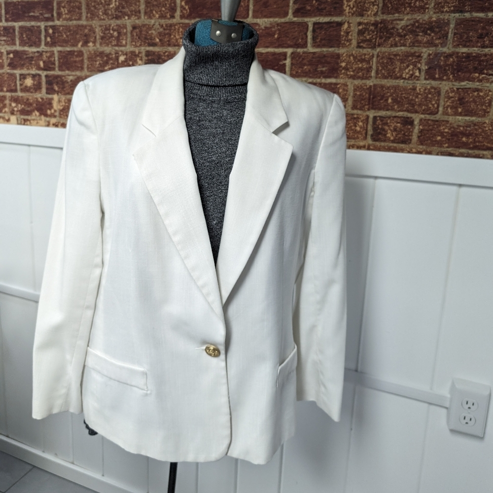 Requirements Blazer White Fully lined Blazer/Jacket with shoulder pads